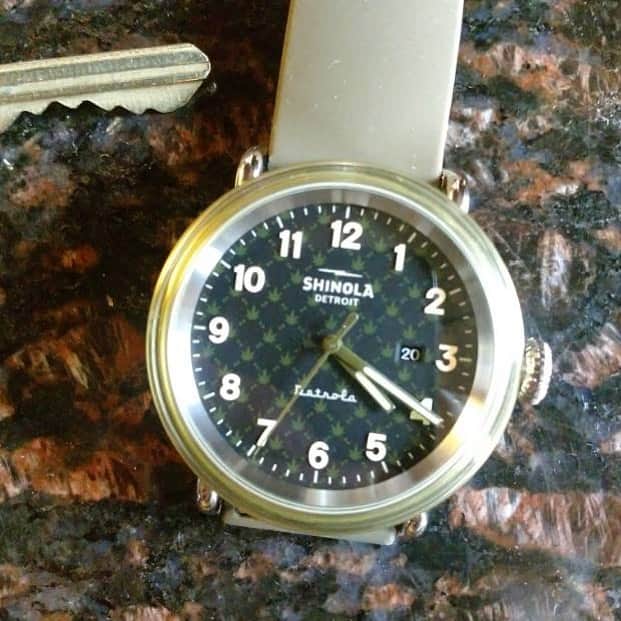 ウディ・ハレルソンのインスタグラム：「I do believe it’s time.  #Shinola」