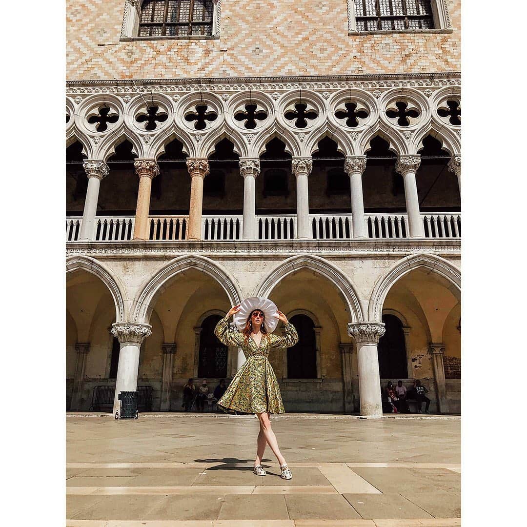 Faith Picozziのインスタグラム：「‪Italy Diaries 1️⃣4️⃣ Venice 💛 Italy #venice #italy #travel #fashion #style #summer #vacation @filip.milenkovic @filipandfaith」