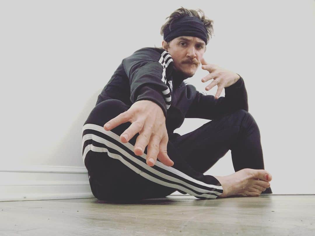 カイル・ガルナーのインスタグラム：「This is me now.... preparing for the long haul....new quarantine uniform. This is now what I live in.」