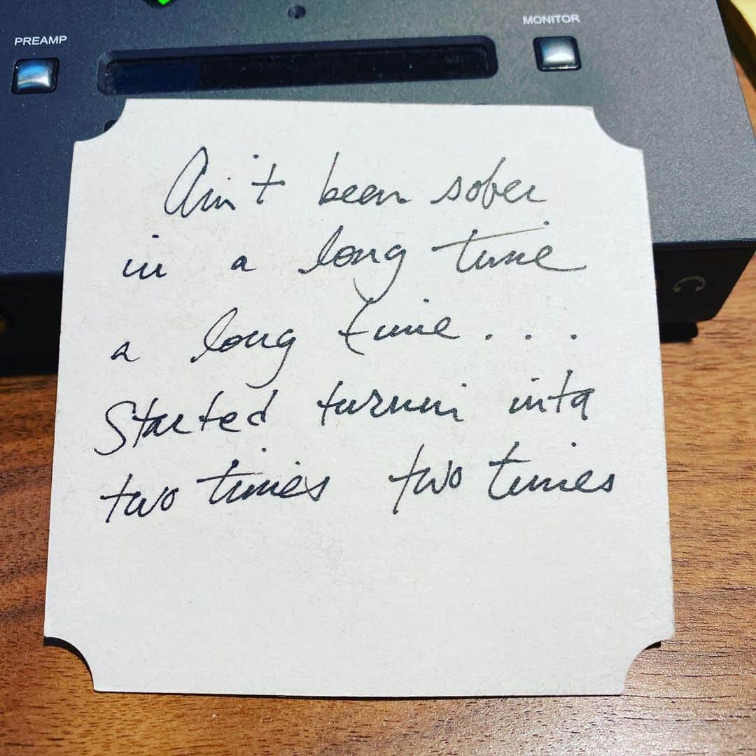 マーク・ホッパスさんのインスタグラム写真 - (マーク・ホッパスInstagram)「Found Matt’s handwritten lyrics on the back of a coaster in my studio.」4月21日 6時24分 - markhoppus
