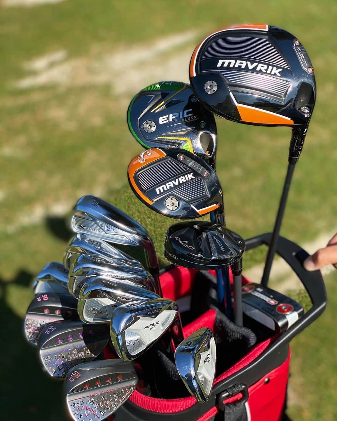 ヴィッキー・ハーストのインスタグラム：「What’s In The Bag 2020  @callawaygolf @odysseygolf  Driver: Mavrik  3 Wood: Epic Flash  5 Wood: Mavrik  Hybrid: Rogue  Driving Iron: X Forged 24 degree Irons: Apex Pro  Wedges: Mack Daddy 4 *stamped by @anthony.taranto  Putter: Odyssey O-Works 1W w/ white hot insert  #golfstagram #golfswag #golfaddict #callawaygolf #odysseygolf」