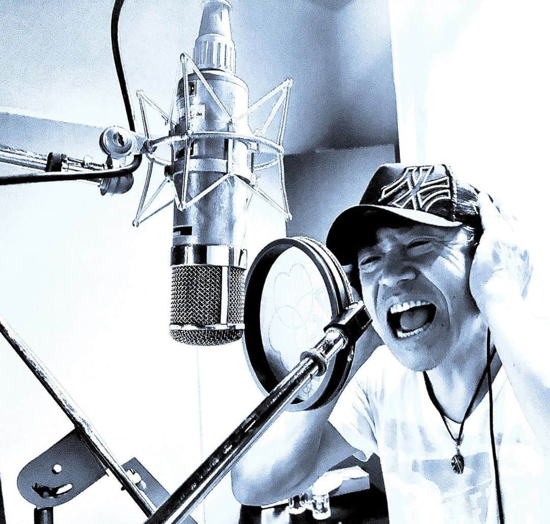 世良公則さんのインスタグラム写真 - (世良公則Instagram)「#世良公則 #masanorisera #japanesemusician #japanesesinger #rocknroll #japaneseartist #野村義男 #newalbum #singasong #vocalist  I'm singing “レッツ・ラ・ゴー”  This song is included in Mr. Yoshio Nomura's new album.」4月20日 21時50分 - masanorisera