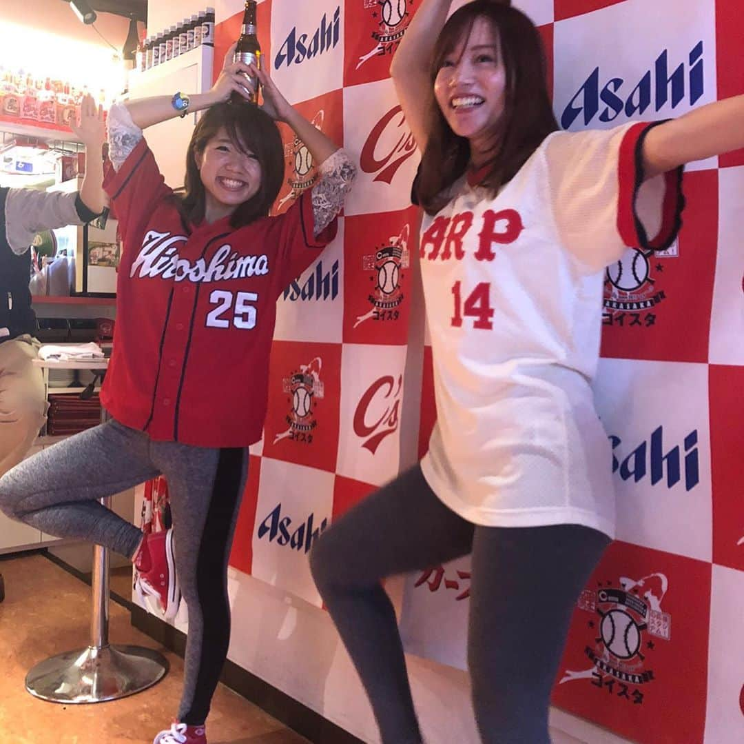 古田ちさこさんのインスタグラム写真 - (古田ちさこInstagram)「🍺🧘‍♀️🎏 3月末に開催予定だったところ時勢的に延期となっていましたカープ女子のヨガインストラクターおはるちゃん @0125oharu によるカープヨガ第3弾🎏 ✳︎ せっかくなのでオンラインで開催することになりました🐱❣️ 前回大好評だったビールヨガです🍻 ポーズとってビール飲んで、ポーズとってビール飲む笑 おはるちゃんのレッスンはからだもしっかり使ってすっきりするので自粛生活でからだ鈍ってる、かたくなってる方にもとてもおすすめです✨ ✳︎ 4/25 13:00〜14:00 ¥500 ツールはzoomを使用します📱 用意するものは自分が飲みたい量のビール🍺笑 瓶でも缶でもジョッキでも笑 申込はハイライトのinfoからチェックしてね★ ✳︎ カープファンな私たちですが前回も前々回も他球団のファンの方にも参加してもらっていて野球好き同士、 皆で仲良く交流できる場になればという気持ちです⚾️ ヨガ初心者の方の方が多いくらいなのでどなたでも★ 普段東京には行けなくて…という方も是非🤗 ✳︎ #ビールヨガ#ヨガ#yoga #オンラインヨガ#zoomヨガ  #カープファンと繋がりたい #カープファン#カープ女子」4月20日 22時01分 - chisakofuruta