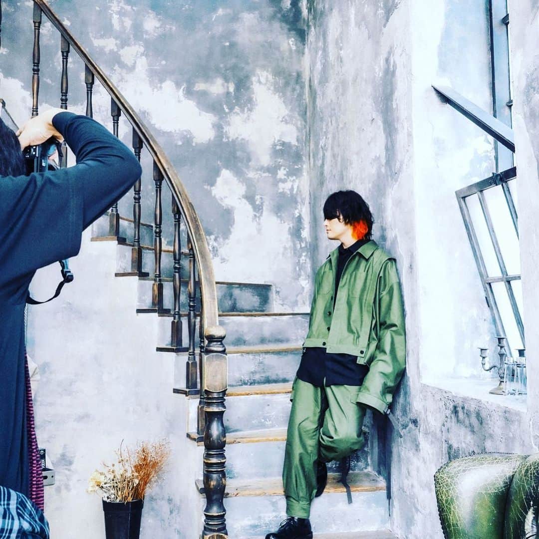 磯部寛之のインスタグラム：「Photo shoot. Hiro 撮影より。　ひろ #alexandros #gigs #magazine #全身 #apocrypha」
