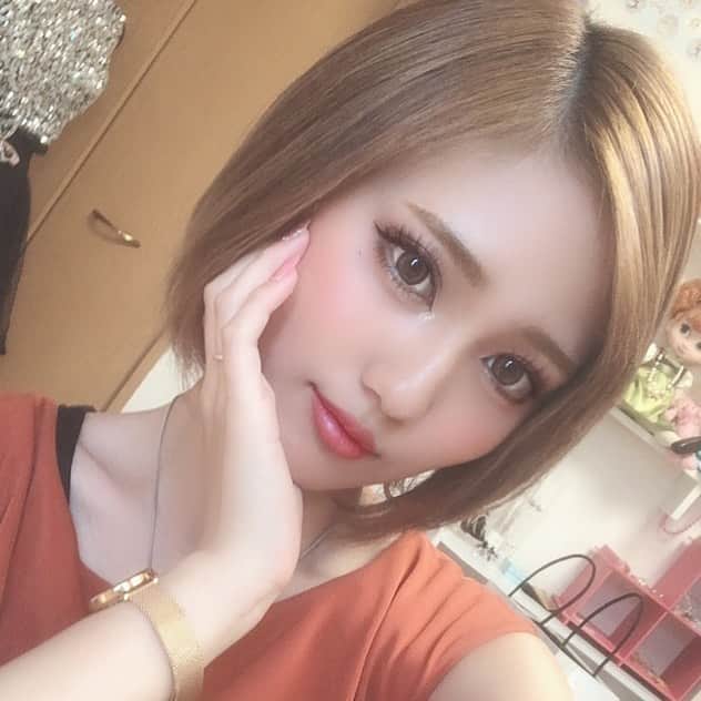 守田美咲のインスタグラム：「バッチリメイク決めてお出掛けしたいなぁ🤢  #メイク #カラコン #ヘアカラー #makeup」