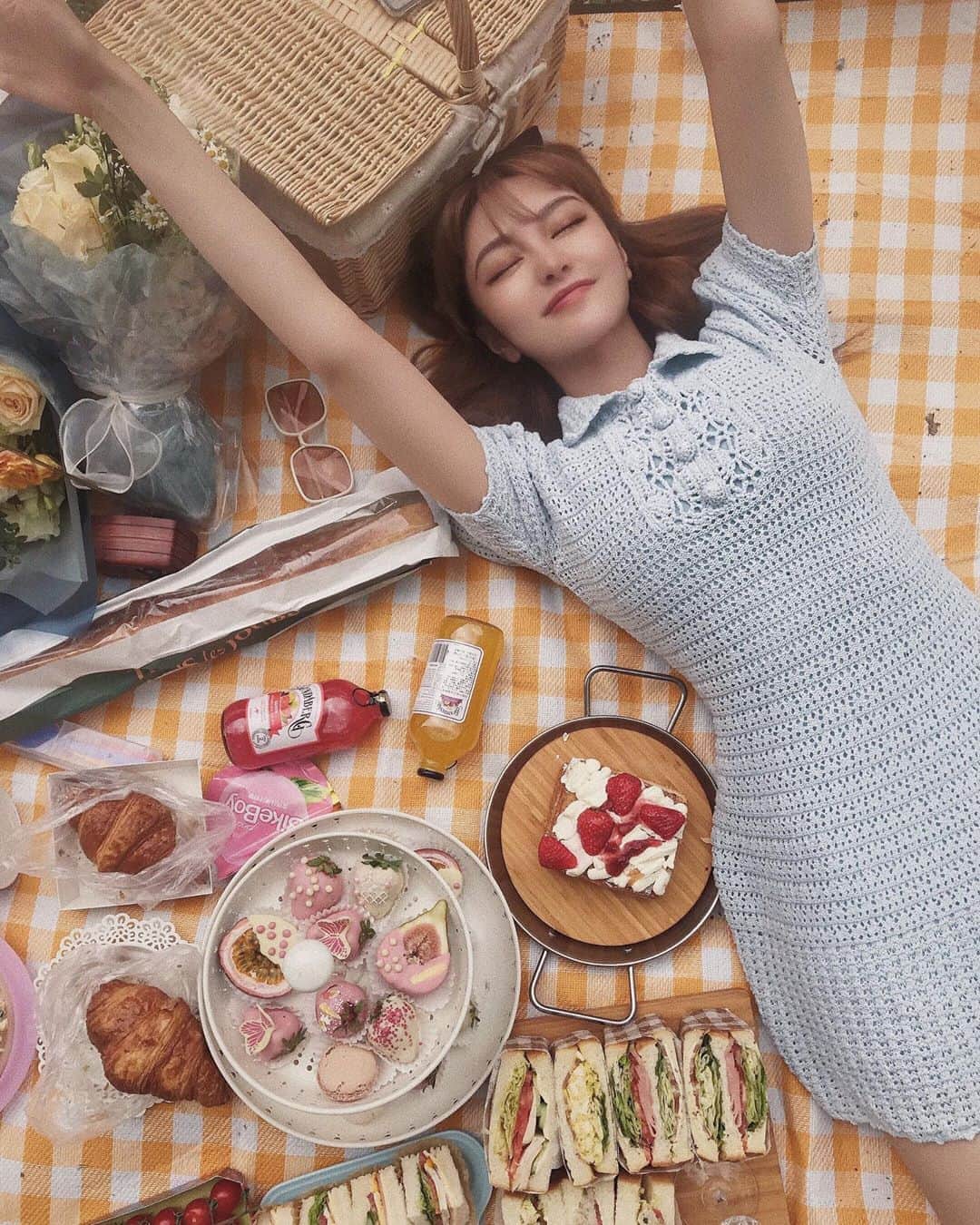 Grace Chowのインスタグラム：「🌼花与格蕾丝🌺」