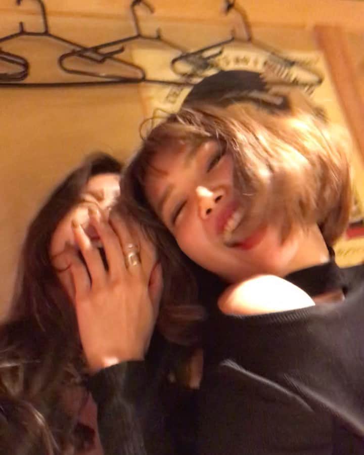 のインスタグラム：「当たり前のことにめちゃくちゃ感謝する日々🙂🤝 みんなに会いたい時に会えて ぎゃはぎゃは笑って 幸せだったんだな、と。🥺🥺🥺← コロナあけたらいち早くみんなに会いに行く！！！ 好きなことやりたいことぜーんぶやる！ てことでしばらく懐かしりーずで気持ち高めておく♡笑  #TB」