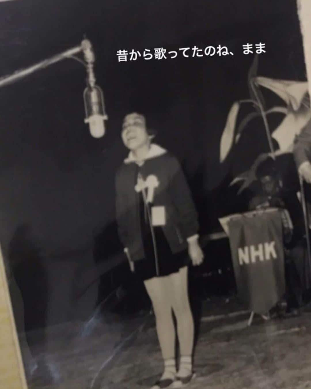 五十鈴ココのインスタグラム：「ドラマチックな事ばかり起きる人生だが、この人の娘でよかたな。 柔らかくて堅くて 強くて弱くて 歌が大好きな母  柔らかくありたいね どんな状況であっても。 優しさは強さだ  馬鹿かもしれないけど 頬を打たれても ニコニコしてるよーな人でありたい  ふわっふわとな。  戦うのは自分自身とだけ！」