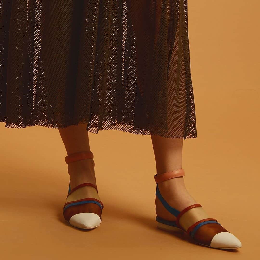 ANTEPRIMAさんのインスタグラム写真 - (ANTEPRIMAInstagram)「⁣ Bounce away the blue with a pop of #ANTEPRIMA #SS20 sandals. Colorize yourself from head to toe to spread your positivity whilst be charm to bring back the spirit around you.⁣ ⁣ #SpringSummer2020 #MadeInItaly #LeatherShoes  #Instashoes #Shoeholic #Classic #Style #Fashion #Italian #Luxury #Design #Lifestyle #Urban #アンテプリマ #패션」4月21日 0時16分 - anteprimaofficial