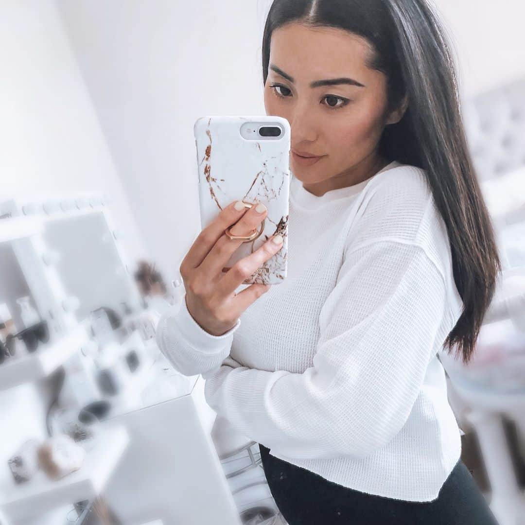 MayaTのインスタグラム：「Happy Monday morning! Hope everyone is doing well🙏💕 Looking to get some new phone cases? @idealofsweden has an awesome deal right now until April 30! Everything is 25% - 70% off on the website, you will get an additional 15% off when you use this code “mayat15” 😊 #idealofsweden #ad」