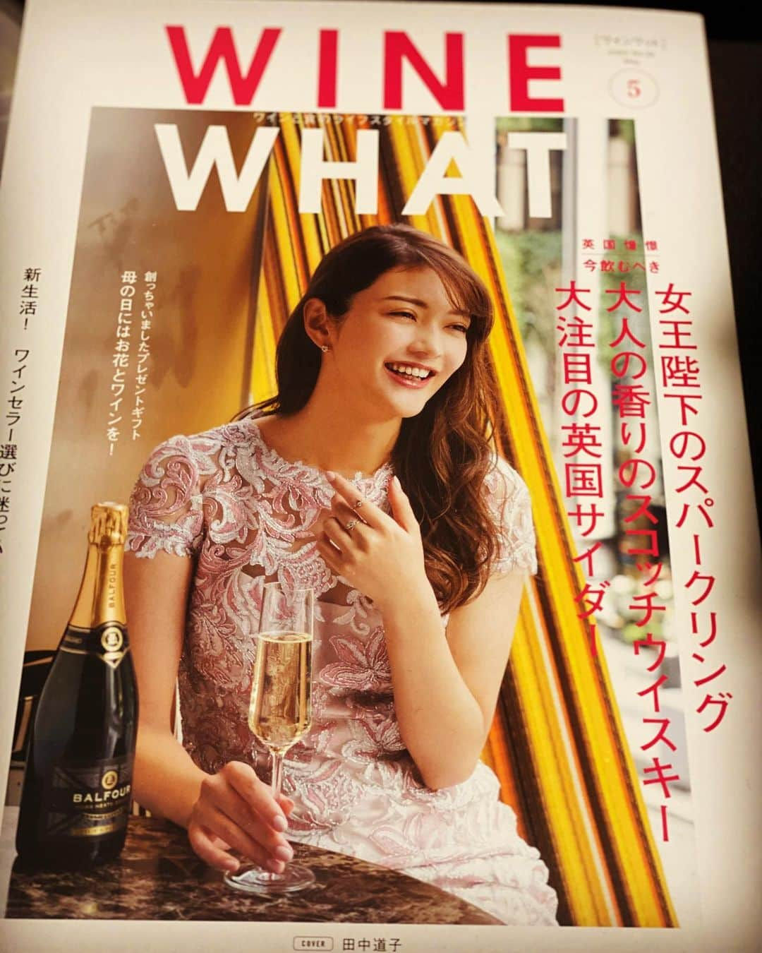 ひぐち君さんのインスタグラム写真 - (ひぐち君Instagram)「英国スパークリングのお勉強🍷 #winewhat  #ワインワット  #winemagazine  #wine #vin #vino #winetime #winelover  #instawine #wineexpert  #tokyo  #stayhome  #おうち時間 #おうちワイン」4月21日 1時16分 - higehiguchi