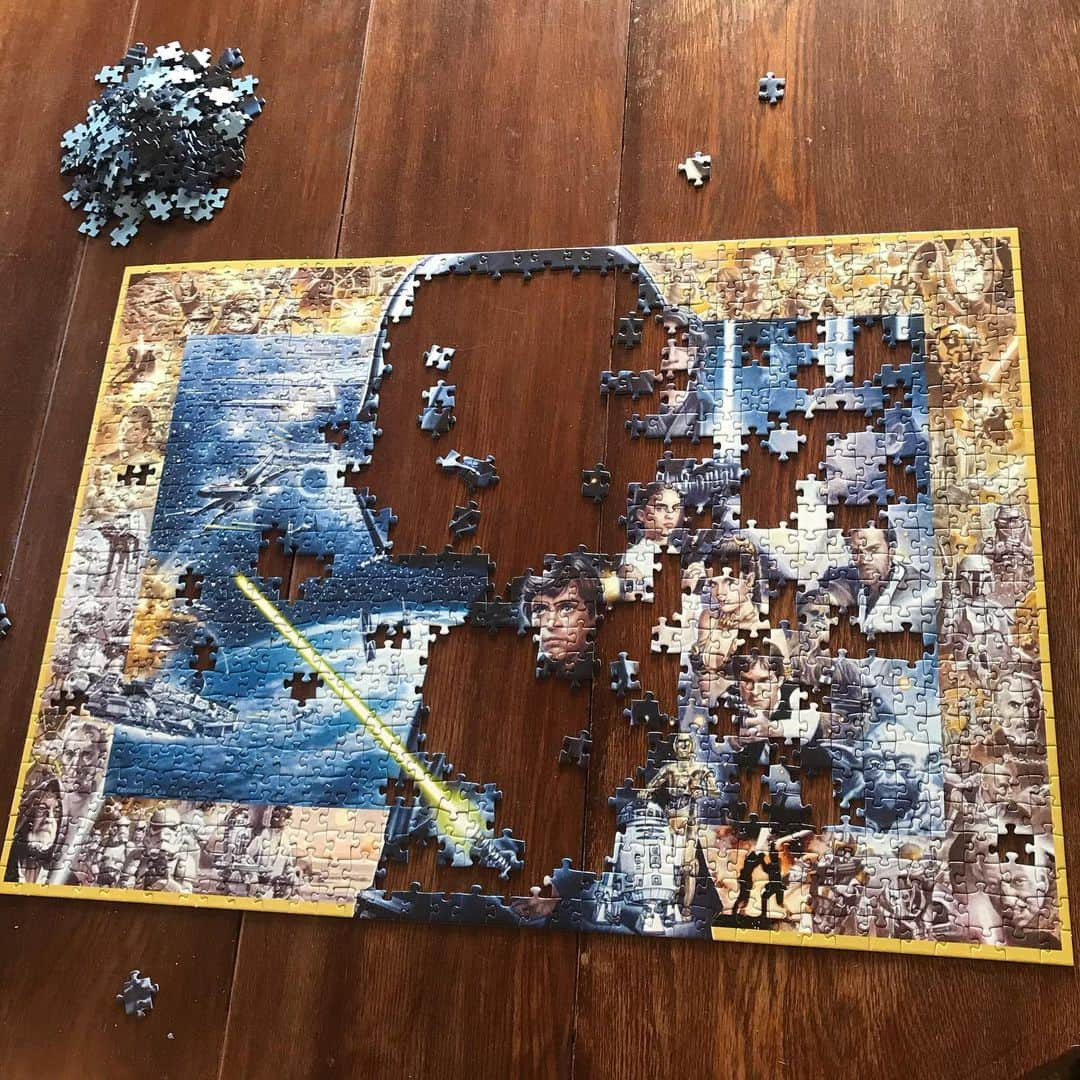 ジェニファー・ビールスさんのインスタグラム写真 - (ジェニファー・ビールスInstagram)「Closing in on you Darth Vader. “The Force is strong in my family.” #puzzle #puzzles #puzzlenerd #lifeinthetimeofcorona」4月21日 1時30分 - thejenniferbeals