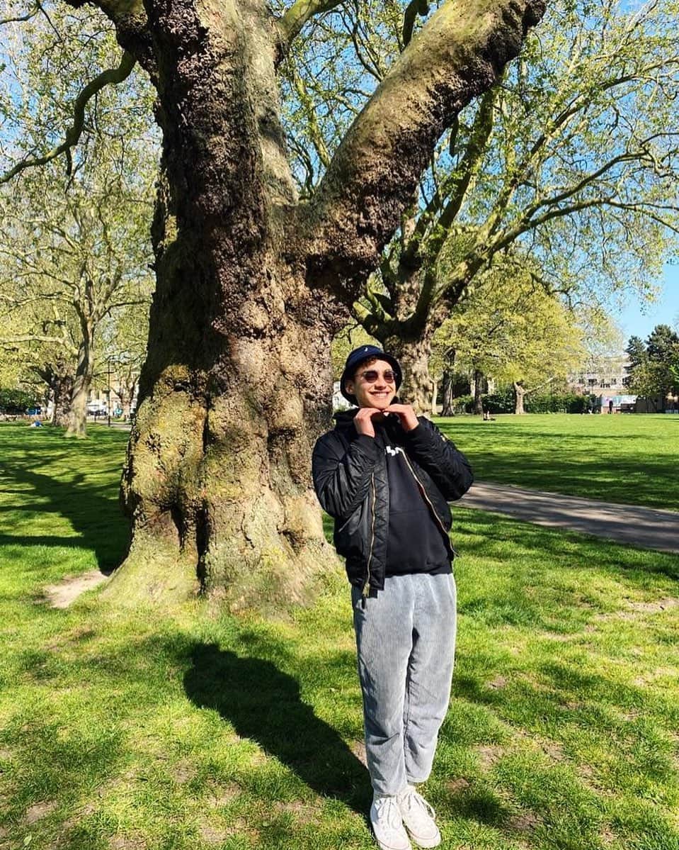 YEARS & YEARSさんのインスタグラム写真 - (YEARS & YEARSInstagram)「“My bark is worse than my bite” - Grandmother Willow (📸 taken by @martha_kinn at a 2M distance)」4月21日 1時44分 - yearsandyears