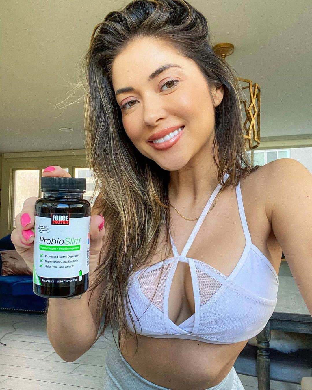 アリアニー・セレステさんのインスタグラム写真 - (アリアニー・セレステInstagram)「AD | Gut health is so important! I love using Probioslim by @forcefactor to help with digestion, immunity, and to aid in burning fat. You can find them at any @Walmart!」4月21日 2時00分 - ariannyceleste