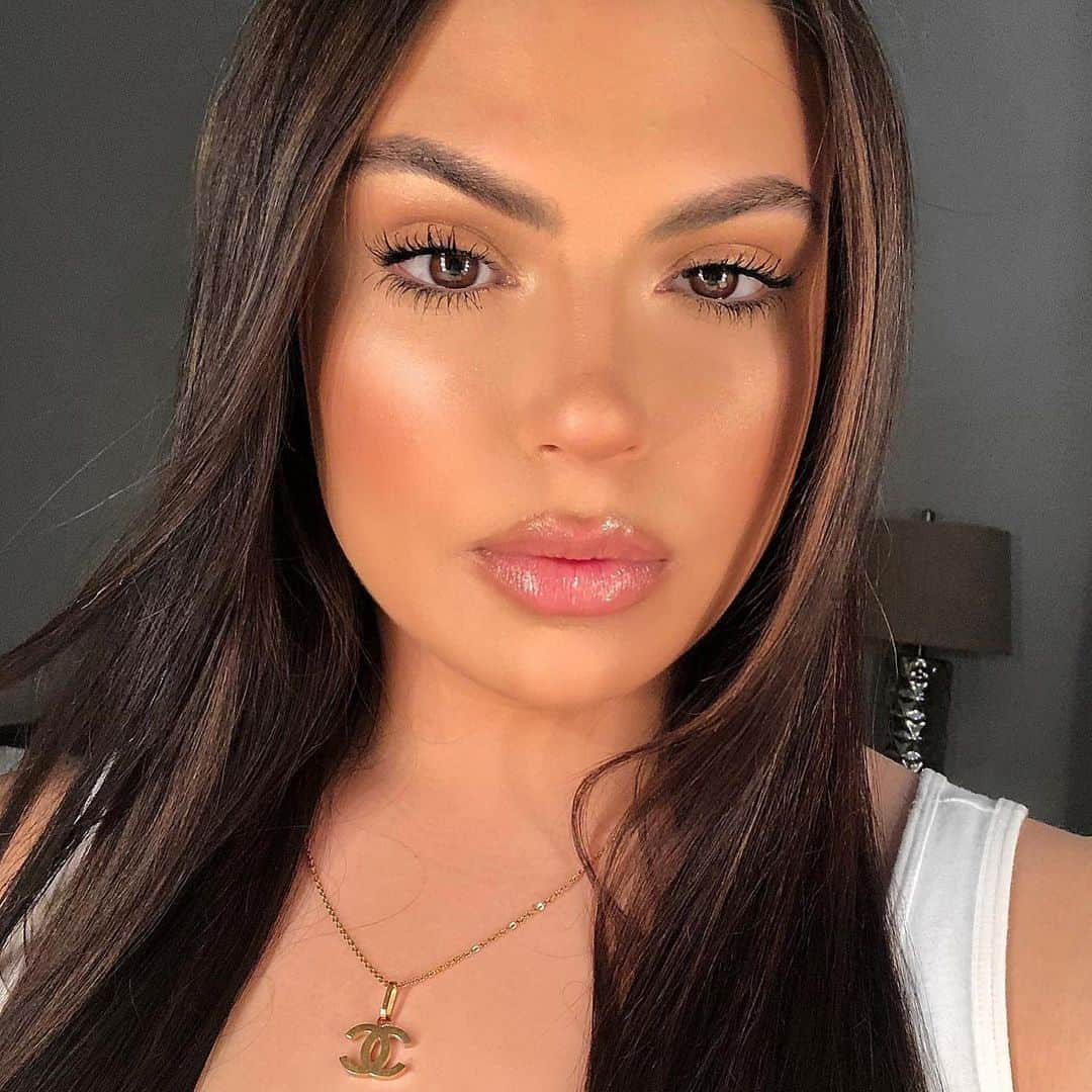 Anastasia Beverly Hillsさんのインスタグラム写真 - (Anastasia Beverly HillsInstagram)「Brag about it @sophiahickel  EYES - Lash Brag Volumizing Mascara  FACE _ luminous foundation (305N) & Loose Powder in (vanilla)  #lashbrag #anastasiabeverlyhills」4月21日 2時03分 - anastasiabeverlyhills