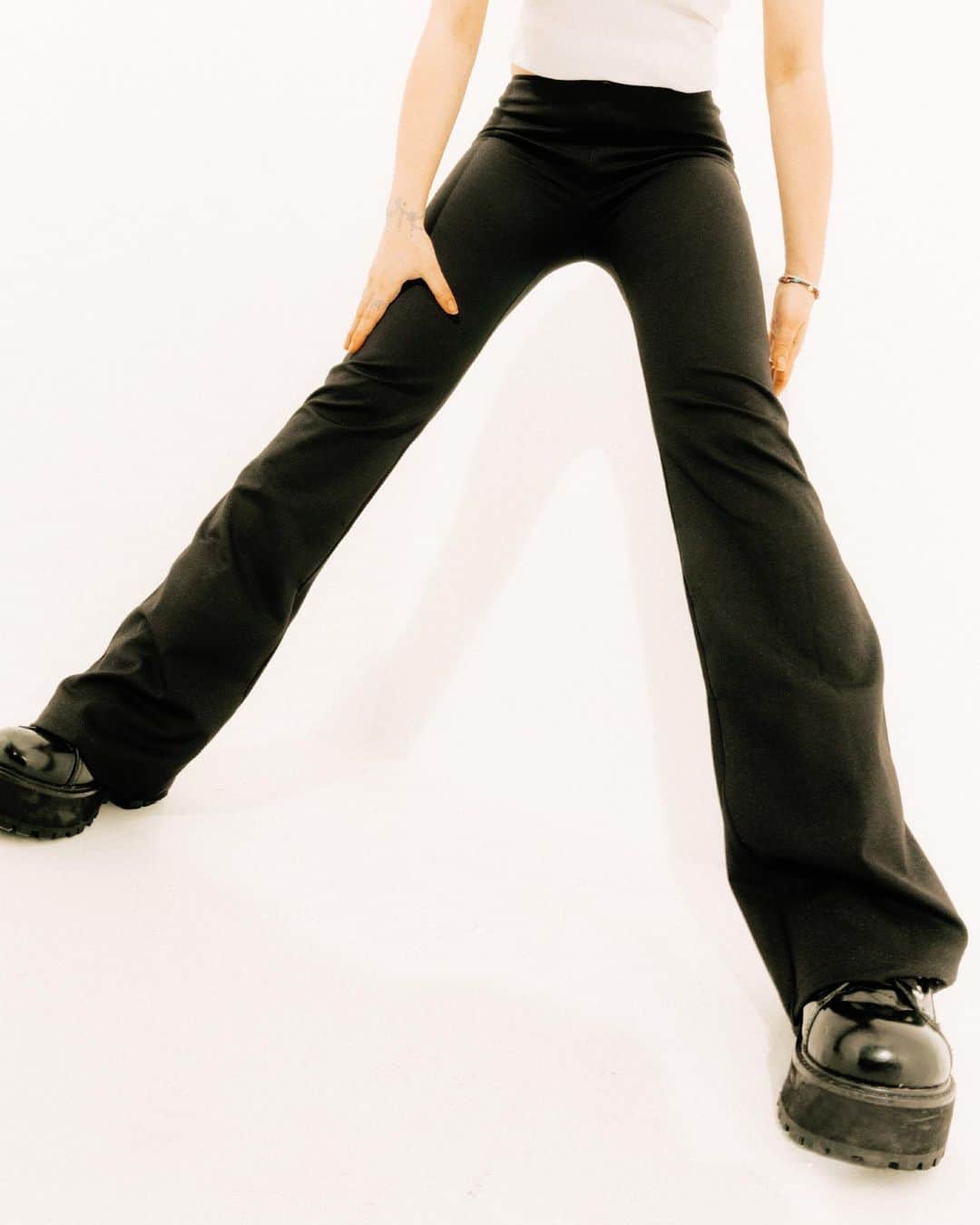 UNIFのインスタグラム：「comfy Control pants ༻ ┉┉ paired w/ Phrankie boots ༻」