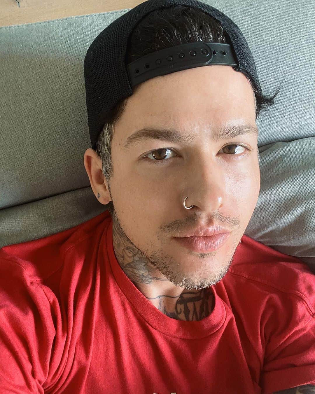 T・ミルズのインスタグラム：「By the time this is over my couch cushions will be a perfect mold of my body」