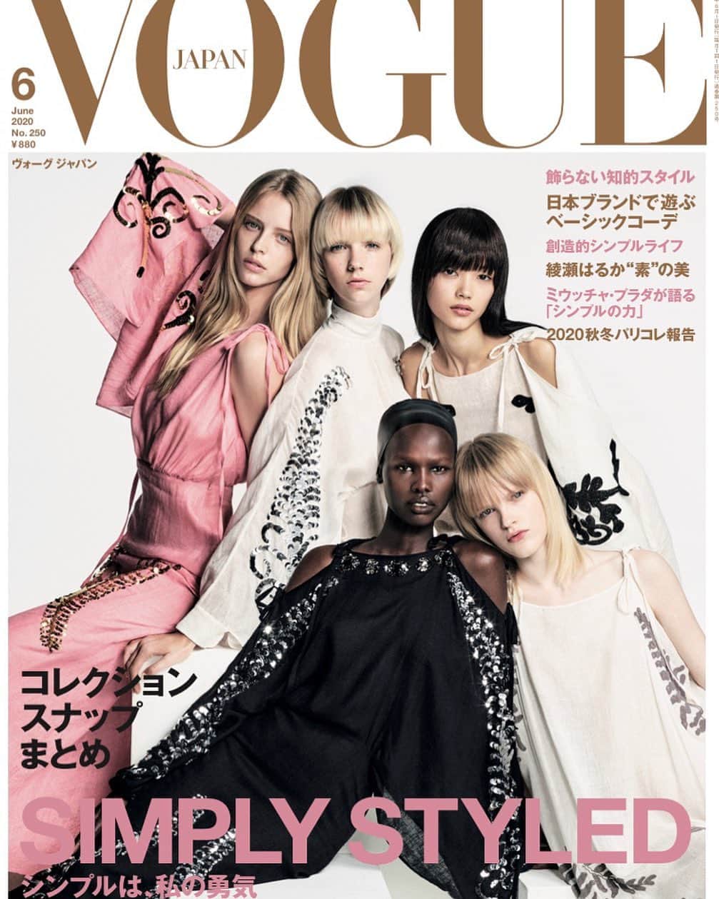 アビー・チャンピオンのインスタグラム：「So excited to be a part of the new @voguejapan cover with these beautiful gals. thank you much for having me be a part of this 🤍 shot by @luigiandiango styling @annadellorusso @luigimurenu casting @pg_dmcasting @typhainekersual @georgisandev」