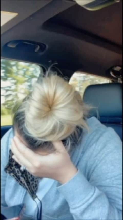 ギャビー・バレットのインスタグラム：「I Hope went #1!!!!! Thank you to Country radio, my husband, family, fans - THIS IS SURREAL AHHHHHHH❤️❤️❤️❤️」