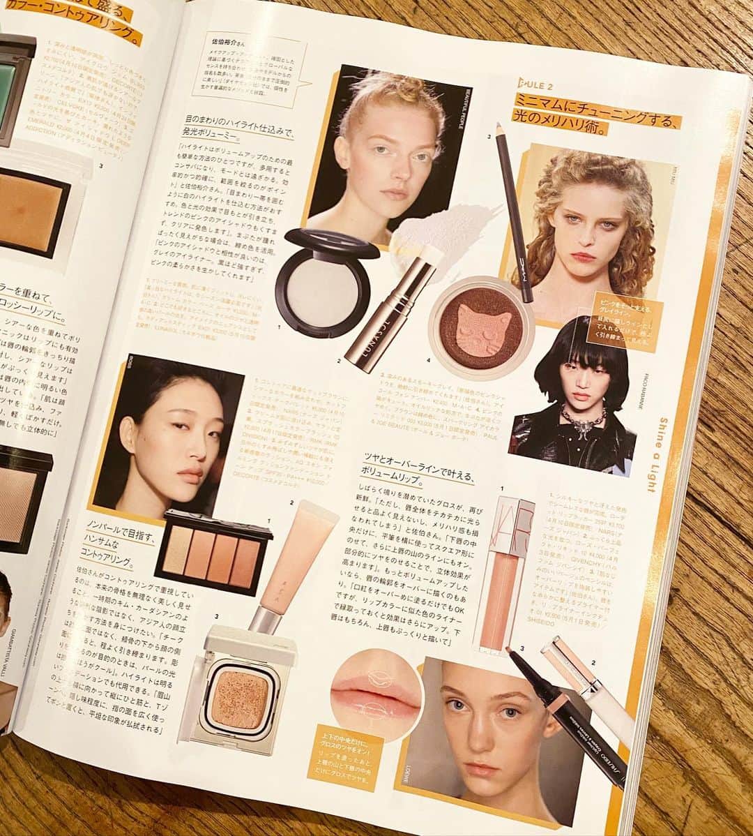 Yusuke Saekiのインスタグラム：「先日ストーリーでも上げましたが、今発売中のVOUGE japan @voguejapan で’’脱フラットなボリューミーメイク''のお話をしています！  外出自粛生活のお供に今シーズンのトレンド情報満載です^ ^  AMAZONで購入可能です⚡️ そして、明日は我らがメイクの巨匠！yUKI さん💄@yukimake  @yukitakeshimamake とINSTA LIVE やります⚡️ いつも、色々な所でyUKI blush,bisouが好き好き言ってますが、遂に！  直接、新商品のお話を聞きつつ実践もやりながら話ます〜💕💕💕 楽しみ過ぎる〜💕 お昼過ぎになるかと思いますが、決まり次第後でストーリーに上げます^ ^  よろしくお願いしまーす‼️」