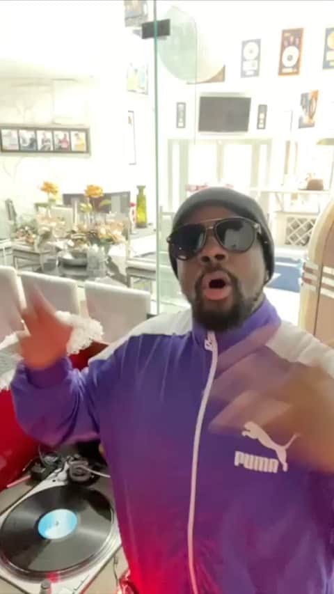 ワイクリフ・ジョンのインスタグラム：「All my Four Twenty fans, due to covid-19, we could not do this in concert for your. But, we hot with @rayflaco and in ONE hour we made an official music video from the house! I am in jersey @wavie_d and @wavieboi_b in milukeee @alshawnmartin in Cali!!! Now light up that boom bap!!!!!! #boombapbywyclef #hightimesmagazine #headsmusic #fourtwenty #420」