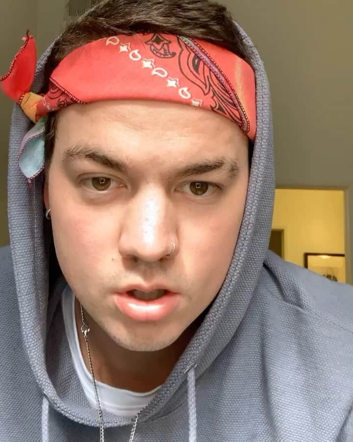 テイラー・カニフのインスタグラム：「did i do this right? 😂🇧🇷」