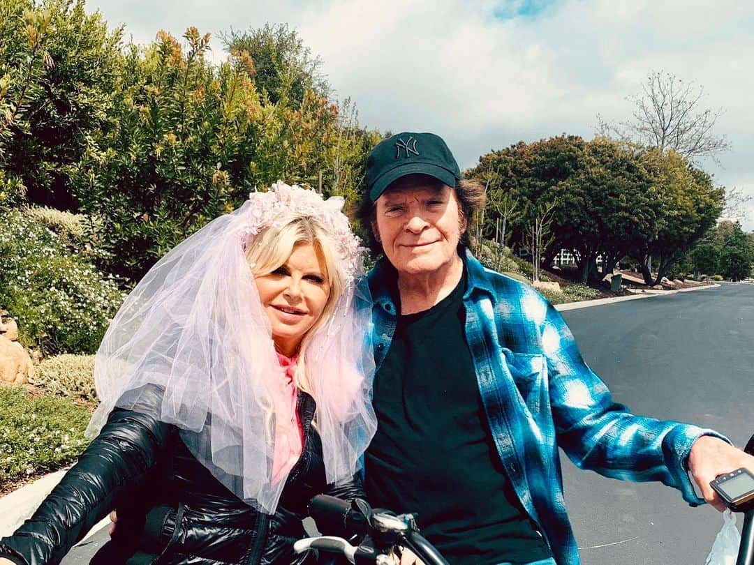 ジョン・フォガティさんのインスタグラム写真 - (ジョン・フォガティInstagram)「Taking a little bike ride with my sweetie this afternoon, on our anniversary. She pulled out her veil she wore on that precious day. Today, I am celebrating the best day of my life. Twenty-nine years ago, I married Julie, the love of my life. I might not get to Heaven, but I walked with the Angels that day! Happy Anniversary, Baby.I love you. -John」4月21日 7時50分 - johnfogerty