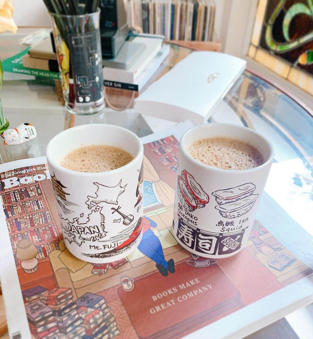 アシュレー・ジョンソンのインスタグラム：「Happy Birthday, Dad. Brian got some “Coppachinos” this morning and put them in travel mugs from one of your favorite places in the world. We’re celebrating you, spinning your records and wishing you were here. Of course your birthday was on 4/20. :) Miss you like hell, pops. Every day. But especially today. Cheers.」