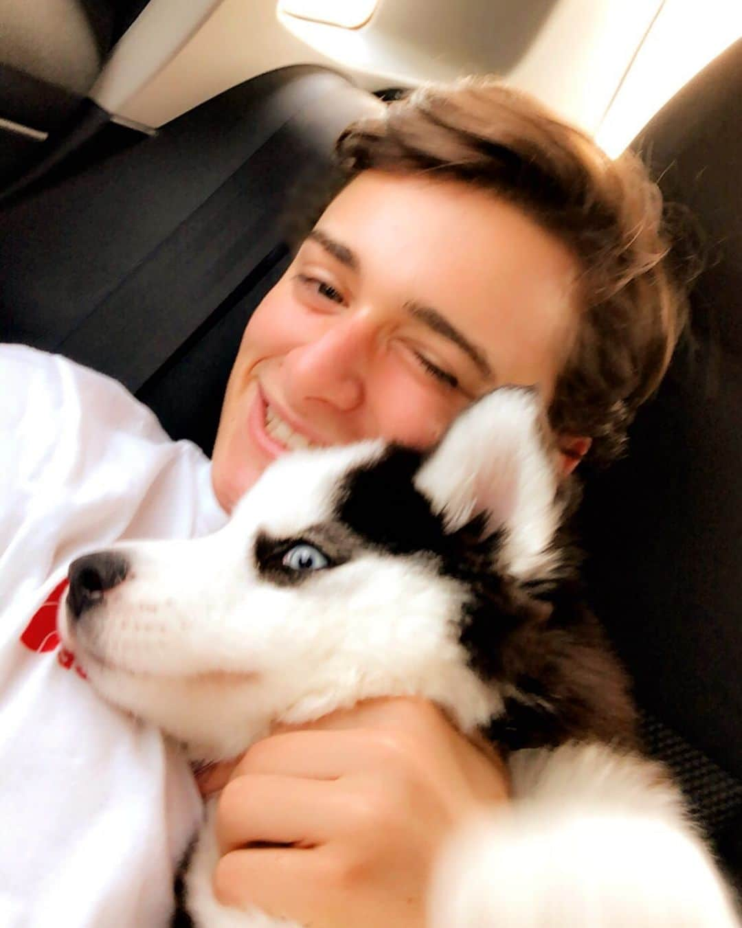 ノア・シュナップさんのインスタグラム写真 - (ノア・シュナップInstagram)「welcome to the family riley❤️ @rileythehusky3」4月21日 8時09分 - noahschnapp