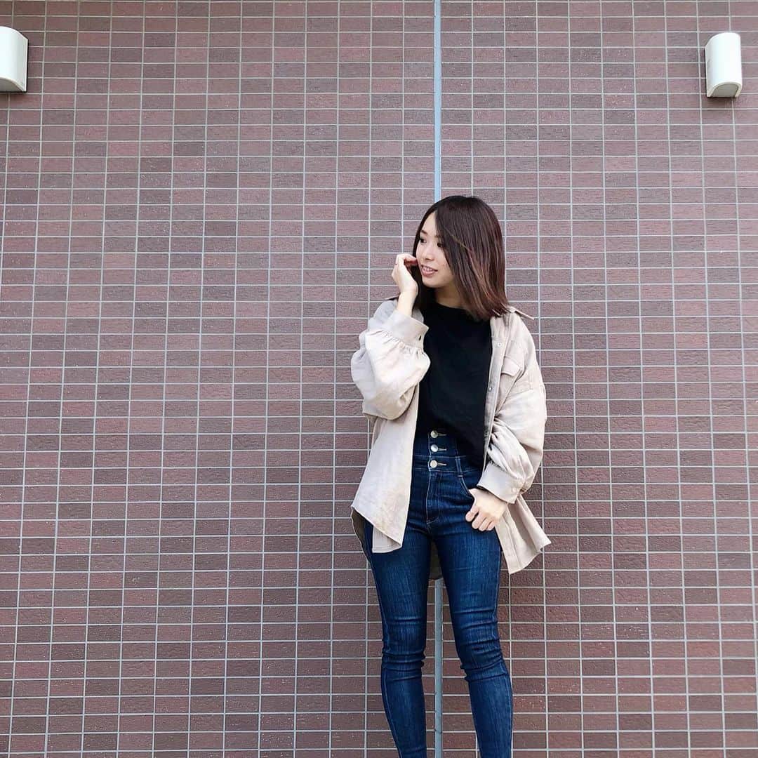 片桐優妃のインスタグラム：「ごはんやアイテムの写真ばっかりになってしまったので自分の写真も載せてみる☺︎ . しばらく美容院行ってないので髪が伸びました💇‍♀️ . #コーディネート #coordinate #ハイウエストデニム #emoda」