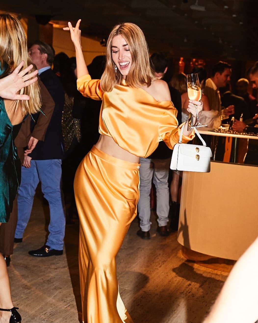 カルメン・ハミルトンのインスタグラム：「When ISO’s over I’m not coming home for a month 🥂」