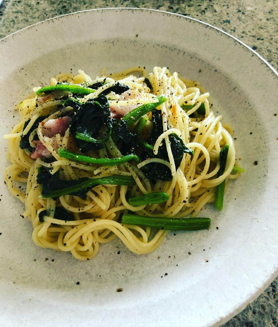 青木さやかさんのインスタグラム写真 - (青木さやかInstagram)「ほうれん草とベーコンのパスタ 焼売ネギ木耳生姜スープ」4月21日 9時39分 - sayaka___aoki