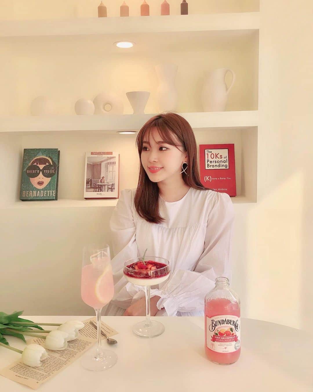 藤川沙弥のインスタグラム：「去年の今頃も🇰🇷に行ってたなあ~✈︎﻿ この旅は母と2人旅だったの👭🏻💛﻿ ﻿ 次は妹と3人で行く約束してる❤︎﻿ いつ行けるかわからないけど﻿ その時を楽しみにして、﻿ いまは韓ドラで我慢♩我慢っ😚👍🏻﻿ ﻿ ここのcafe当時まだ出来立てだったのか﻿ 貸切状態だった😋✌🏻🍓🍹﻿ ﻿ ﻿ ﻿」
