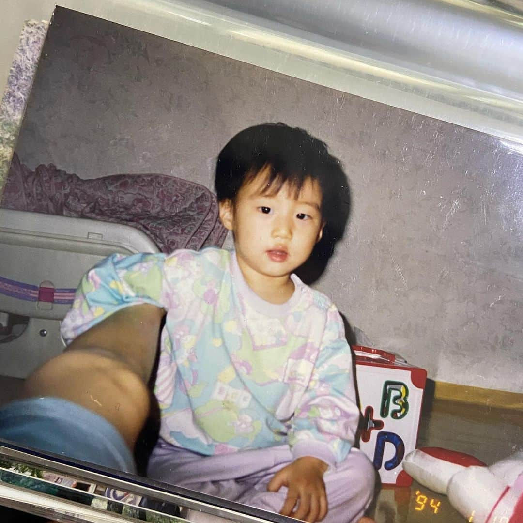 ジュノさんのインスタグラム写真 - (ジュノInstagram)「26〜28years ago👶 대청소중 발견한 어릴적사진. 한해한해 볼때마다 매번 새로운 감정이 피어오른다. ベイビージュノの写真⬆️ . . . #jg #joonho #timetravel」4月21日 10時32分 - joonho_jg