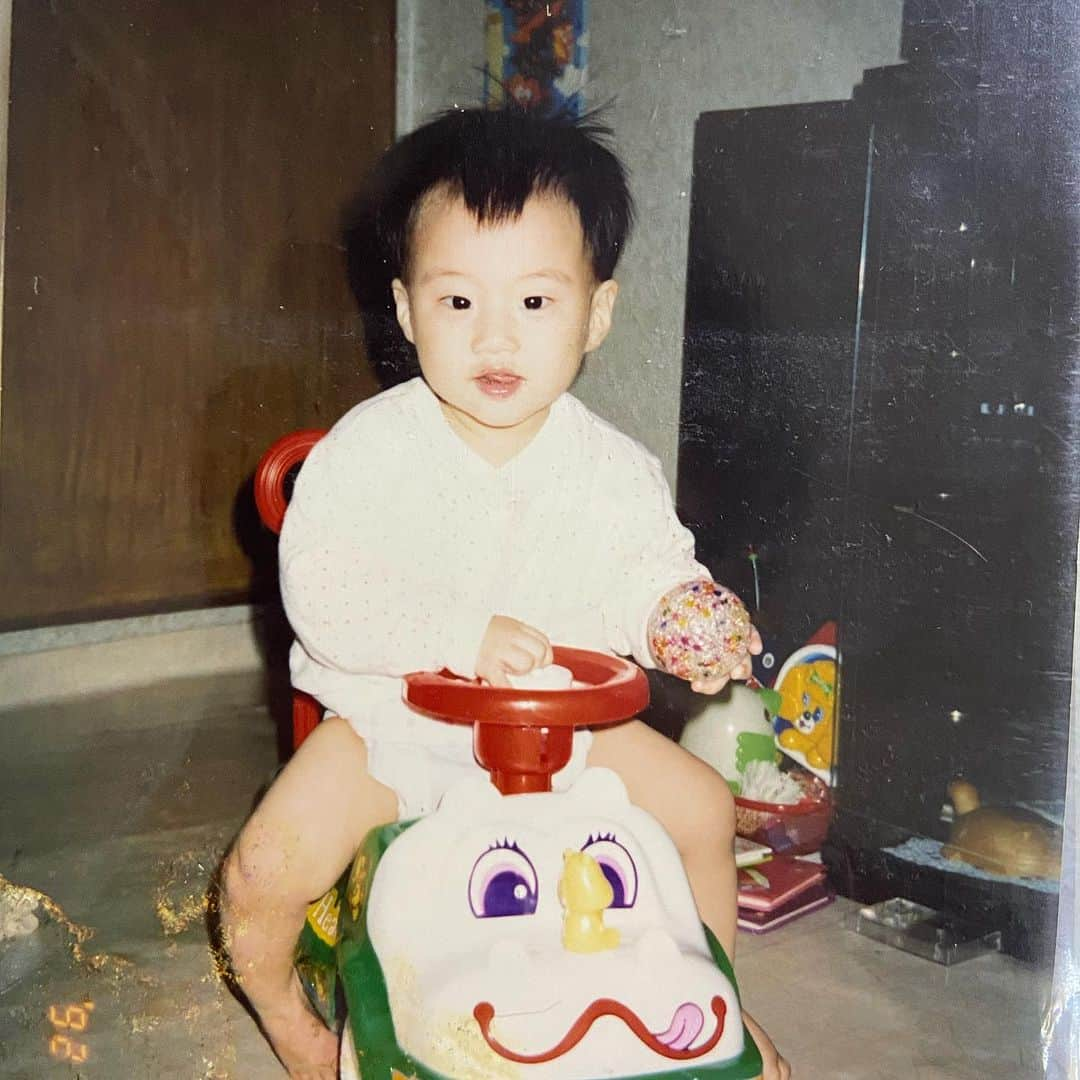 ジュノさんのインスタグラム写真 - (ジュノInstagram)「26〜28years ago👶 대청소중 발견한 어릴적사진. 한해한해 볼때마다 매번 새로운 감정이 피어오른다. ベイビージュノの写真⬆️ . . . #jg #joonho #timetravel」4月21日 10時32分 - joonho_jg