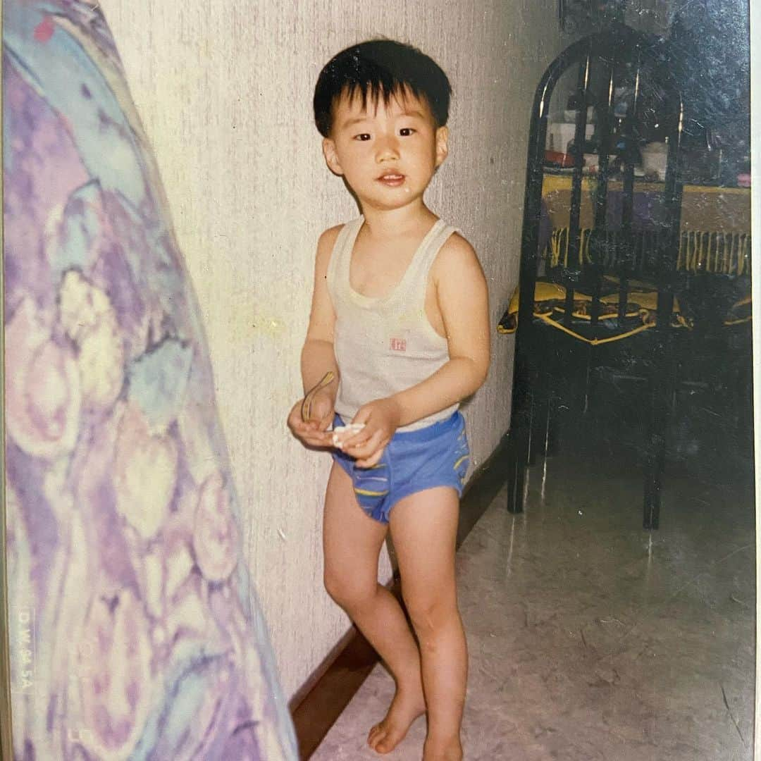 ジュノさんのインスタグラム写真 - (ジュノInstagram)「26〜28years ago👶 대청소중 발견한 어릴적사진. 한해한해 볼때마다 매번 새로운 감정이 피어오른다. ベイビージュノの写真⬆️ . . . #jg #joonho #timetravel」4月21日 10時32分 - joonho_jg