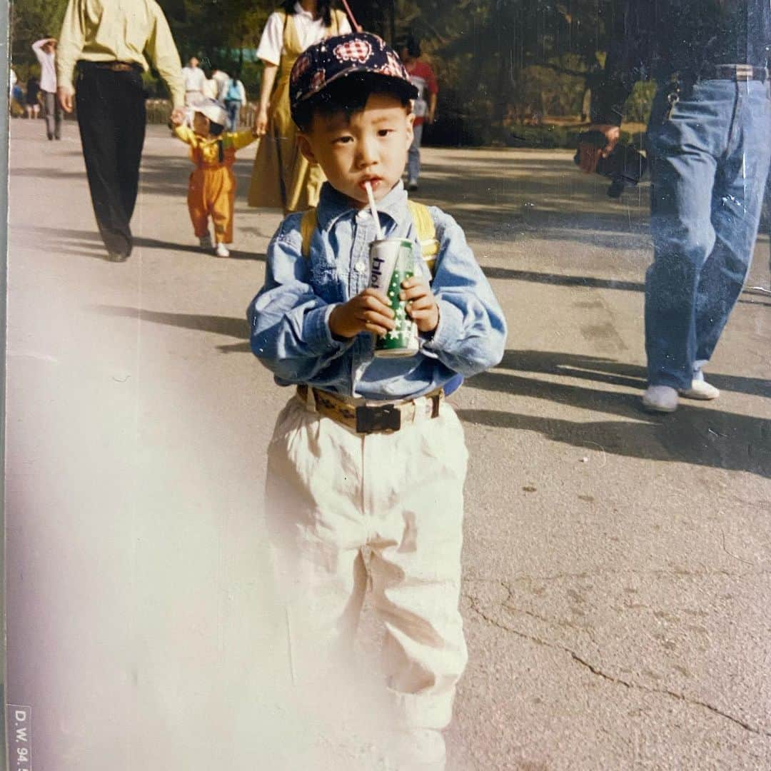 ジュノさんのインスタグラム写真 - (ジュノInstagram)「26〜28years ago👶 대청소중 발견한 어릴적사진. 한해한해 볼때마다 매번 새로운 감정이 피어오른다. ベイビージュノの写真⬆️ . . . #jg #joonho #timetravel」4月21日 10時32分 - joonho_jg