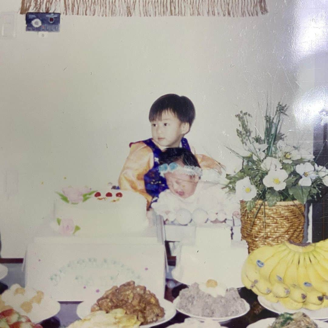 ジュノさんのインスタグラム写真 - (ジュノInstagram)「26〜28years ago👶 대청소중 발견한 어릴적사진. 한해한해 볼때마다 매번 새로운 감정이 피어오른다. ベイビージュノの写真⬆️ . . . #jg #joonho #timetravel」4月21日 10時32分 - joonho_jg