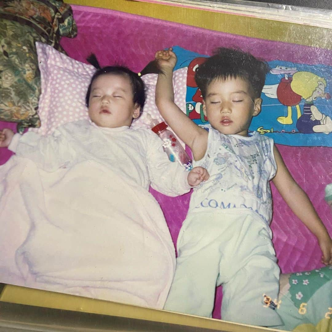 ジュノさんのインスタグラム写真 - (ジュノInstagram)「26〜28years ago👶 대청소중 발견한 어릴적사진. 한해한해 볼때마다 매번 새로운 감정이 피어오른다. ベイビージュノの写真⬆️ . . . #jg #joonho #timetravel」4月21日 10時32分 - joonho_jg