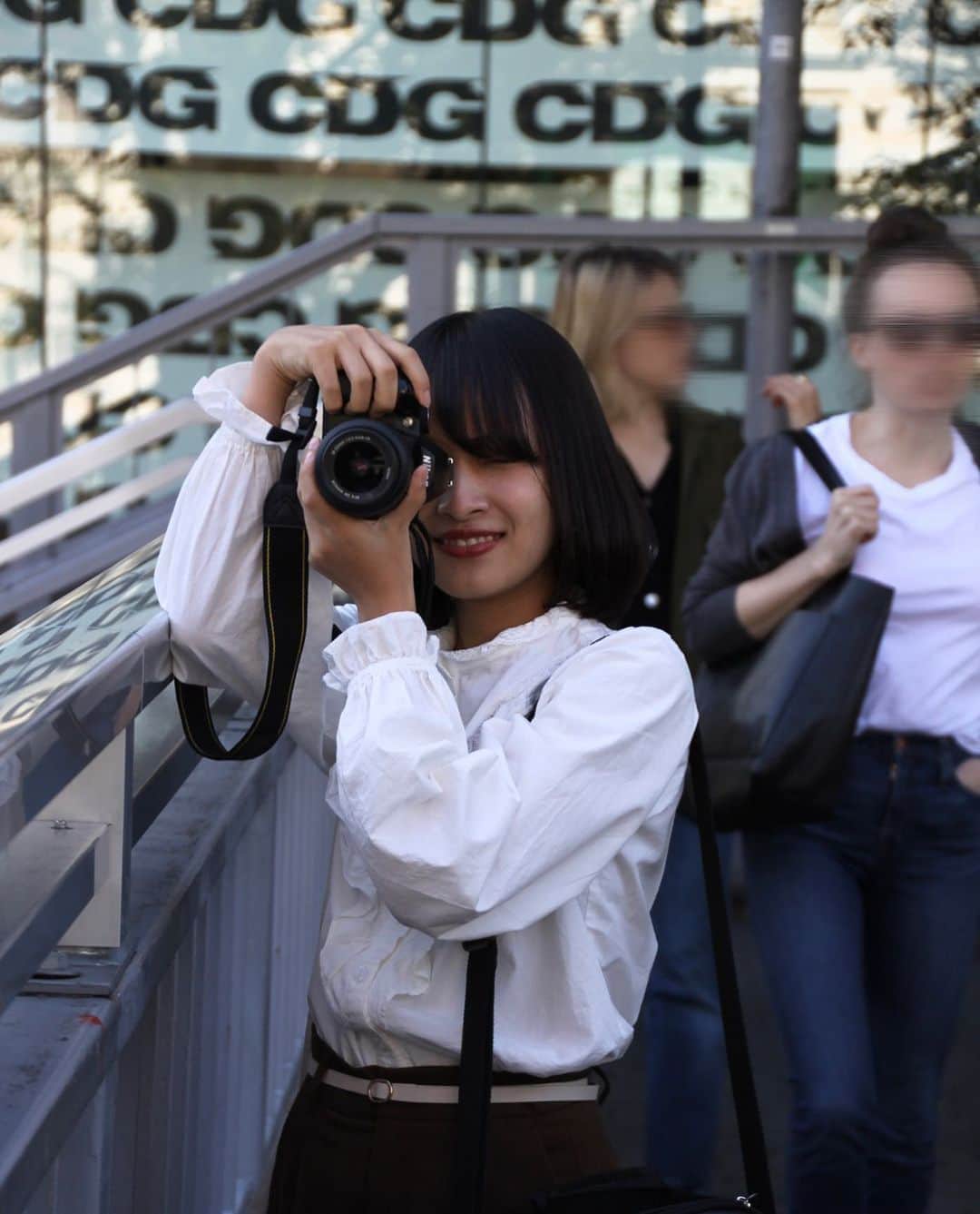 のインスタグラム：「・ コロナウイルスが終息したら友達と街に写真を撮りに行こう  #女優 #上大迫祐希 #kamioosakoyuuki #写真 #カメラ #カメラ女子 #一眼レフ #東京 #表参道 #歩道橋 #街 #おうち時間 #followｍe #follow #photo #photography #camera #nikon #nikonphotography #tokyo #omotesando #pedestrianbridge #town #city #stayhome #instapic #instalike #instagood #insta #instagram」