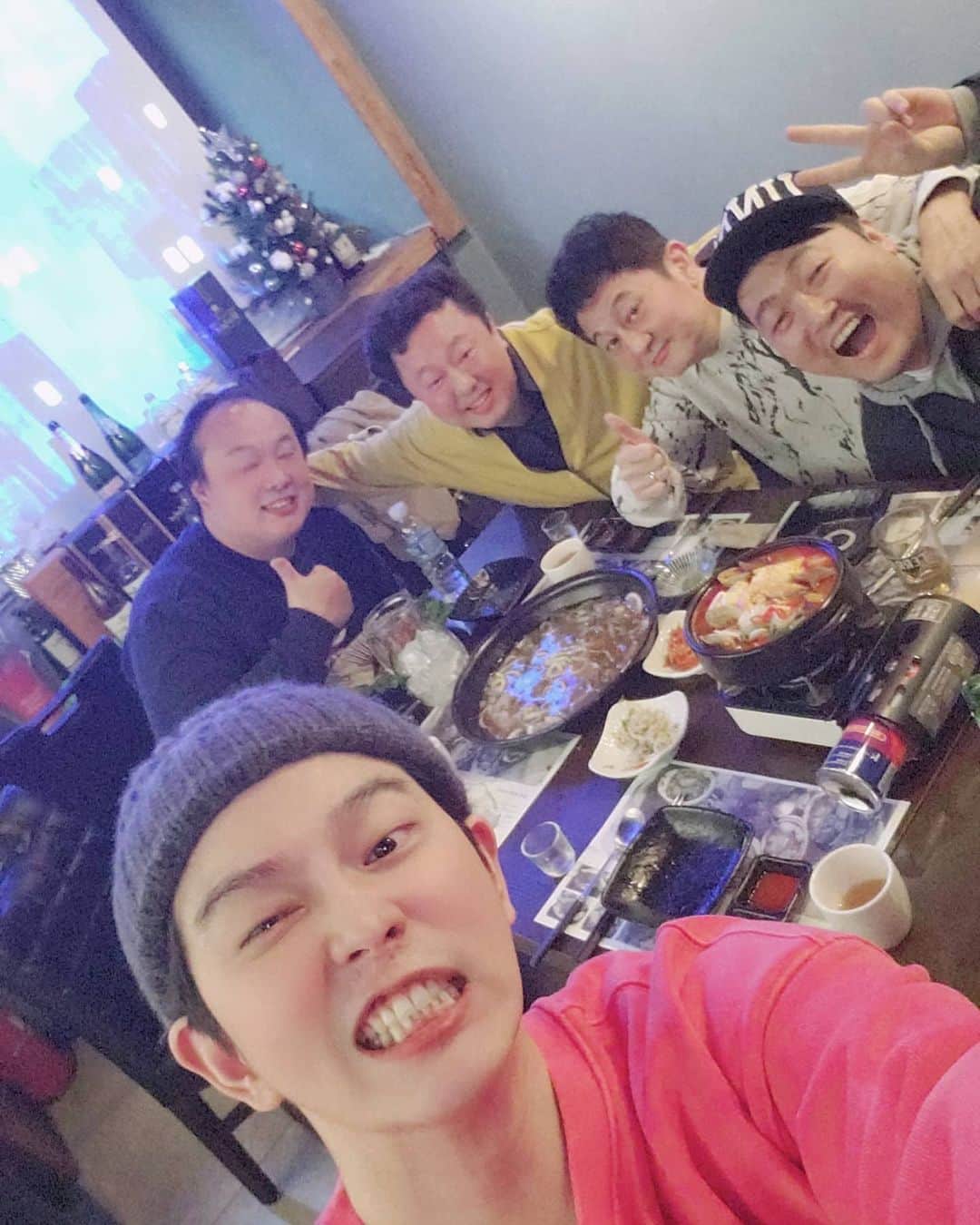ユン・ギュンサンのインスタグラム：「#홍가 #역적 재미지고 행복하고 떠들썩하구나 늘♡ . . 다음에는 다같이 ㅎ」