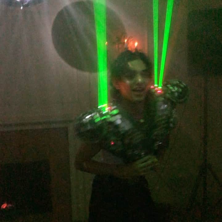 マーク・インデリカートのインスタグラム：「Vest by @landonross when we could still disco」