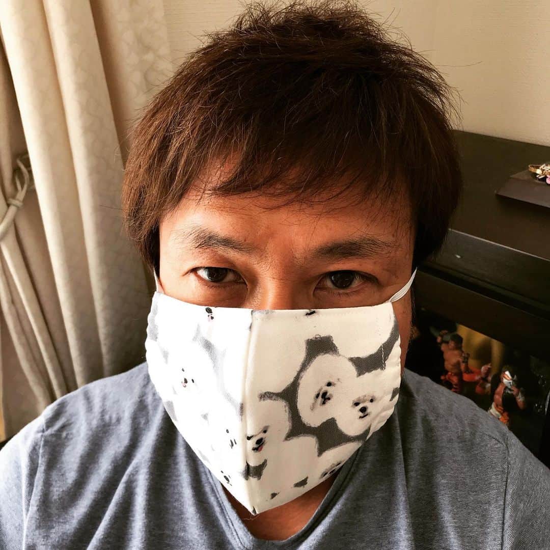 小島聡さんのインスタグラム写真 - (小島聡Instagram)「岩手県遠野市の友人から可愛いマスクを買いました。  着け心地も最高です。使い捨てマスクがなかなか売ってないので💦  ちなみにサージカルペーパーは自前です。  ありがとうございました。  #matsunaru  #松田成人  #ノースプロダクション株式会社  #小島聡復帰戦」4月21日 11時37分 - cozy_lariat