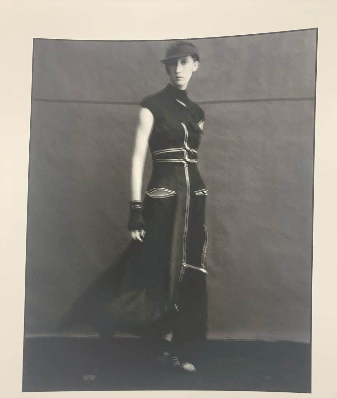 山本里美のインスタグラム：「Sarah Moon #yohjiyamamoto」