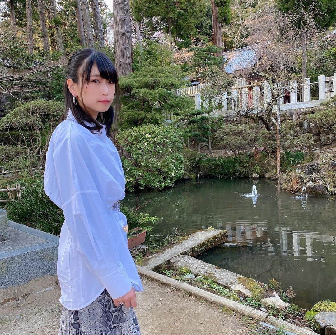 夏木紫帆のインスタグラム：「筑波山に行ったときの写真🤳✴︎ #ポートレート #写真 #被写体になります #グラビア #筑波山 #神聖な場所 #あまりそれっぽくないけど」