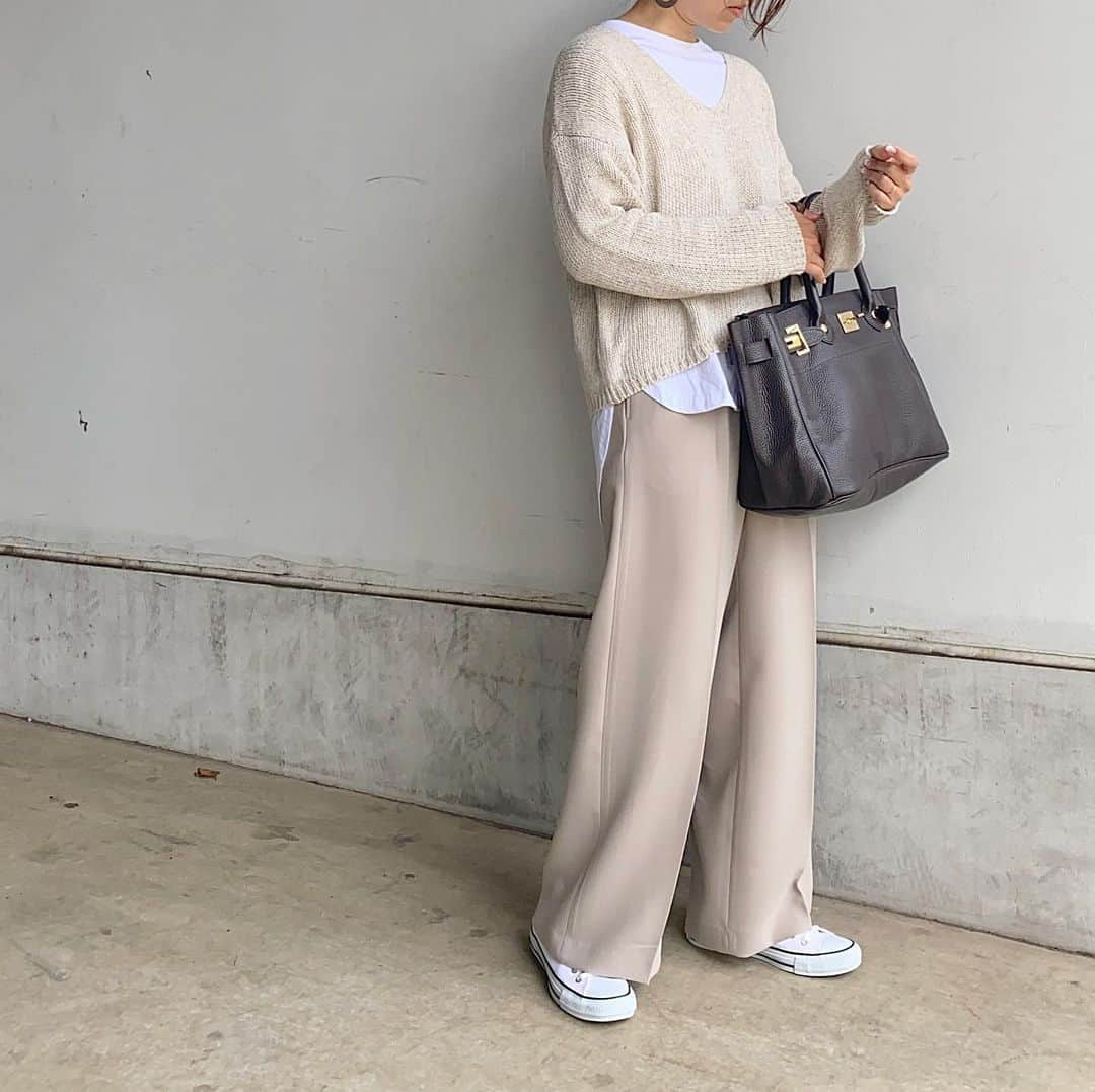 acco.mamaさんのインスタグラム写真 - (acco.mamaInstagram)「⠀ ワントーンコーデ ⠀ knit #ZARA pants #plst bag #LAppartement#sitaparantica  shoes #converse ⠀ コーデの詳細はblogに५✍⋆* @acco.mama TOPから是非𓅮 ⠀ #coordinate#fashion#casualfashion#ワントーンコーデ#春コーデ#ママコーデ#ママコーディネート」4月21日 12時44分 - acco.mama