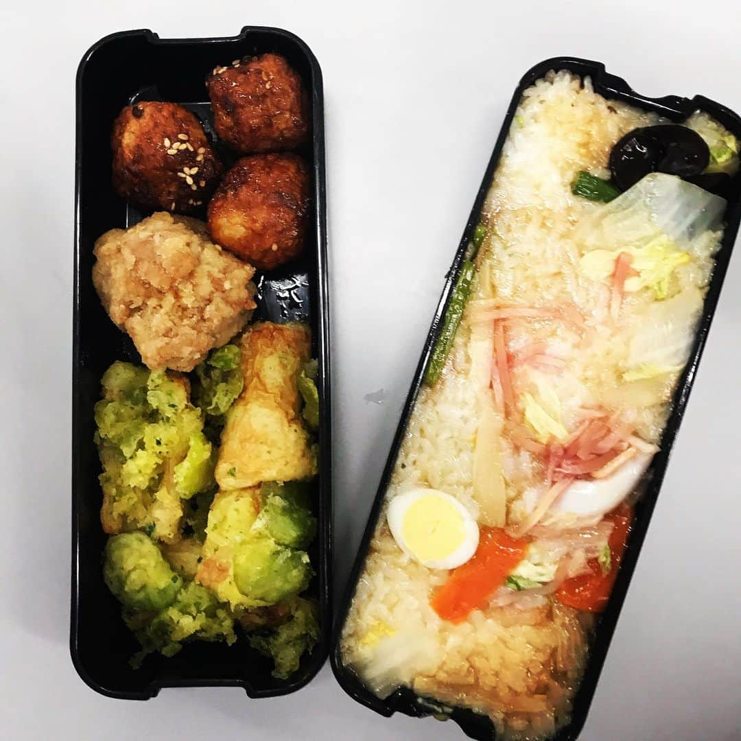 ごあきうえさんのインスタグラム写真 - (ごあきうえInstagram)「ご飯の上に八宝菜を乗せて、中華どんみたいな弁当にしたかったんだけど。 ご飯詰め込み過ぎて、中華押し寿司みたいな😱  #中華丼弁当 #手作り弁当 #男子弁当 #お弁当男子 #弁当🍱 #🍱 #弁当男子 #弁当男子と繋がりたい」4月21日 12時50分 - goakiue