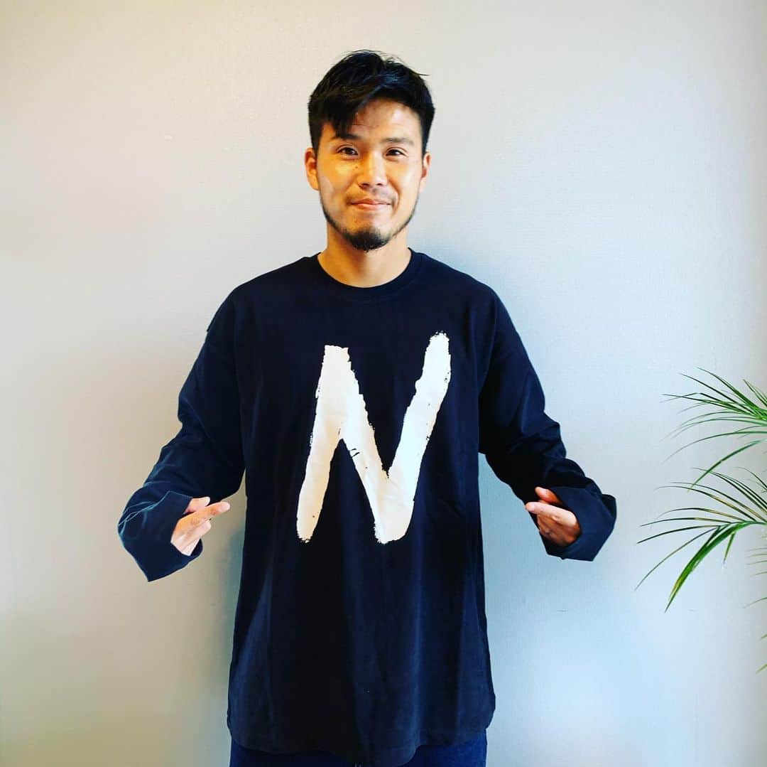 のインスタグラム：「どうですか？@ground_n_ace さんのロンT最高にイケてるでしょ？！ 着心地も抜群で今の時期に最高です！ デザインも僕的には好きなんですよね！！ オススメです！ 他にも色々とカッコいい商品もあります！皆さんも良ければ是非👍 ちなみに僕は大きめに着たいタイプなのでXLを着用してます。 #groundnace #グランダンエース @ground_n_ace」