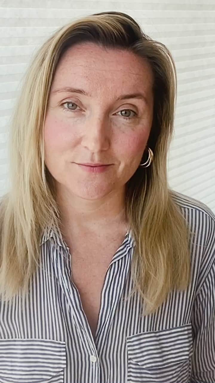JO BAKERのインスタグラム：「Washing our hands a dozen times a day takes it toll!! Stock up on my fav @weleda_usa hand cream - it’s the reason my hands are looking better than ever even during this challenging time!! #jobakermakeupartist proud #weledapartner #selfcare #handcare #earthday #biodynamic #organic #plantrich #farming #ethicallymade #sourcingwithrespect #biodiversity ...my pleasure to bring awareness to Weleda’s earth friendly farming!! 🌍 ❤️」