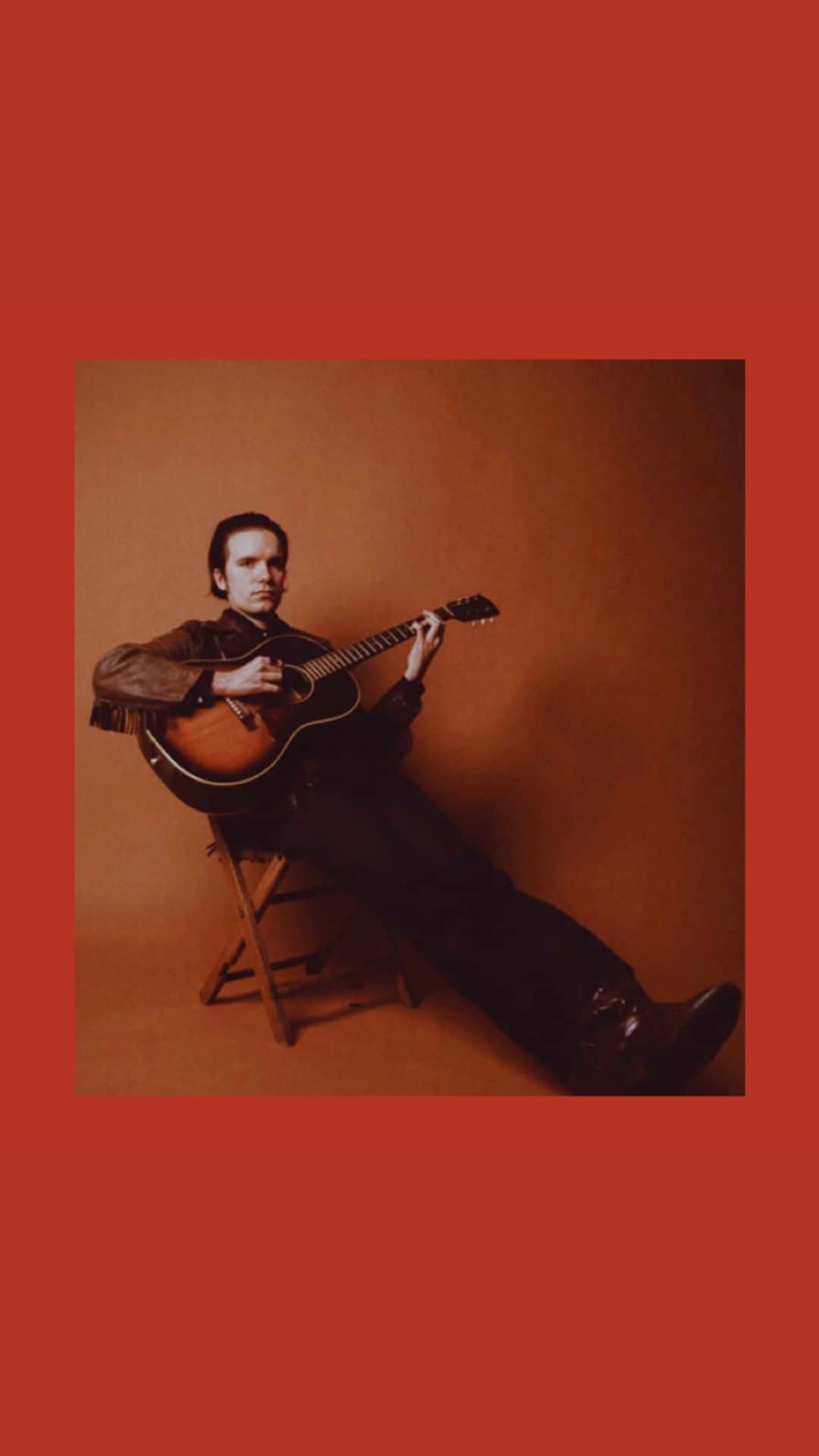 カロリーヌ・ド・メグレのインスタグラム：「❤️ @bettercalltheo #SongsFromNowCDM #OneSongADayCDM (even though it became two now!) 😬 As I wrote earlier, I don’t have all the vinyls of the songs I play but I leave the same image of the turntable on all posts, cause I like it ✌️❤️」